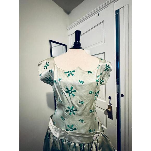 Vintage 1950s Winnie-Marsh Embroidered Silk Shantung Dress - Picture 1 of 8